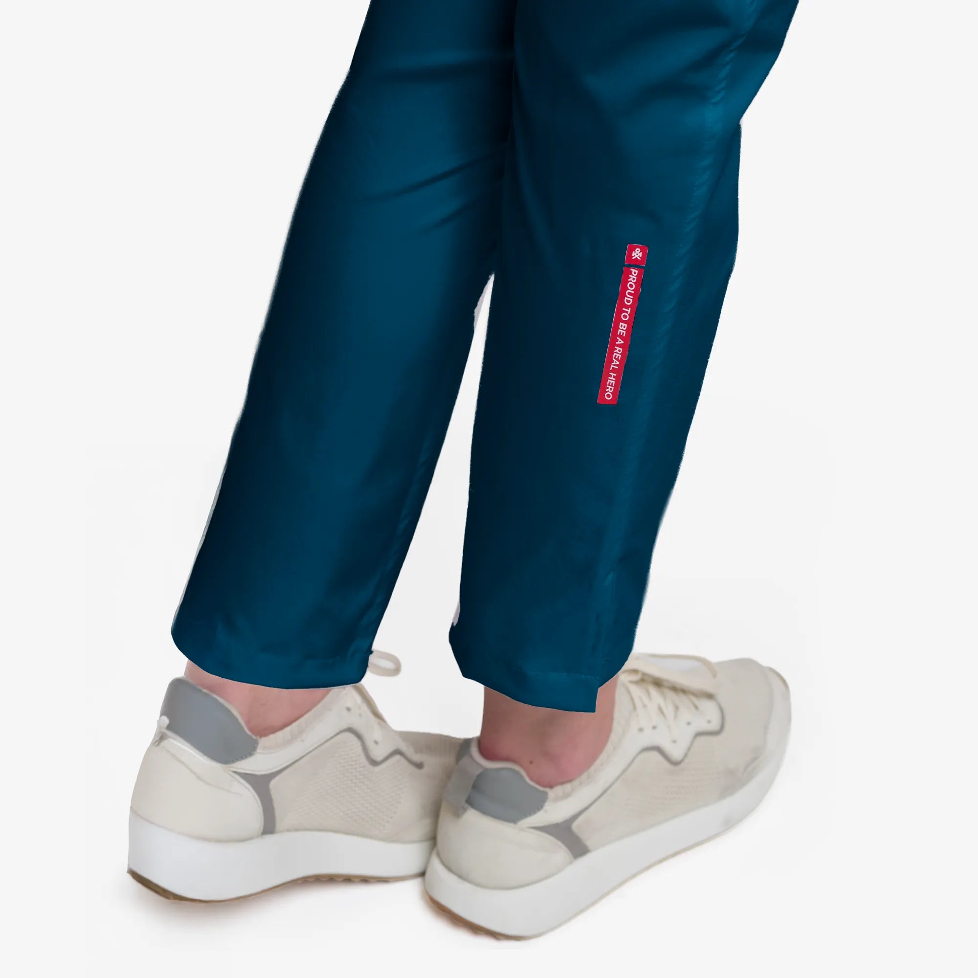 Kanaus® Scrub Beyond Straight Cut | Dama