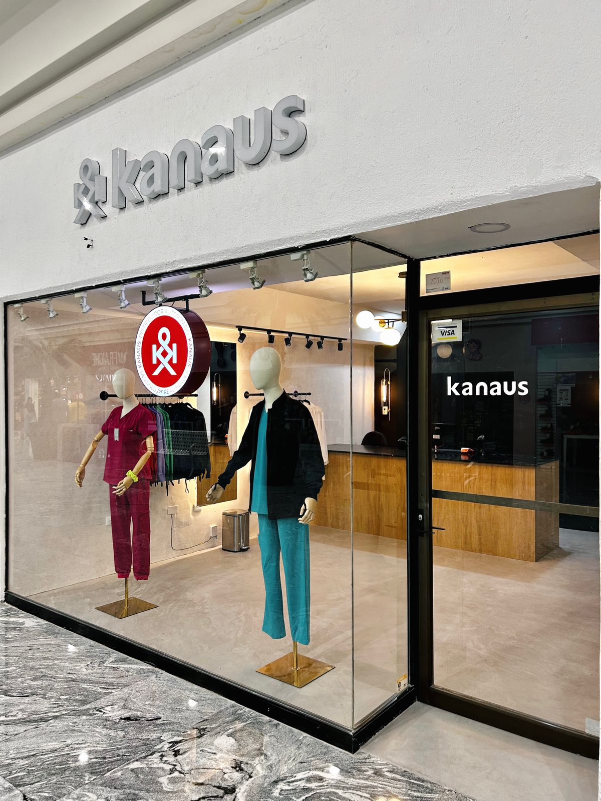 Visítanos